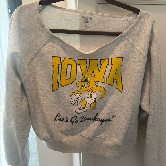 Hollister Gray and Yellow Iowa Hawkeyes Women's Sweatshirt - Picture 1 of 3